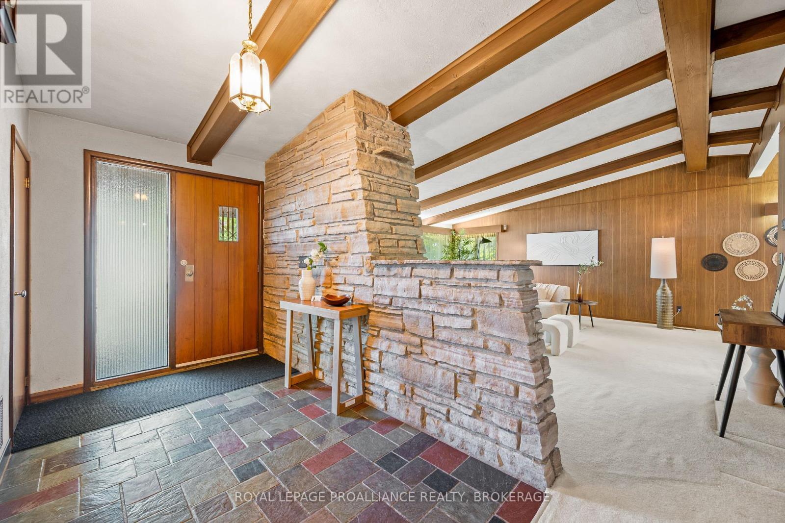 












2 CHURCHILL STREET

,
Kingston (Central City West),




Ontario
K7M2K5

