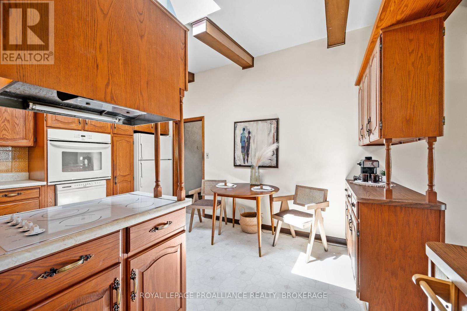 












2 CHURCHILL STREET

,
Kingston (Central City West),




Ontario
K7M2K5

