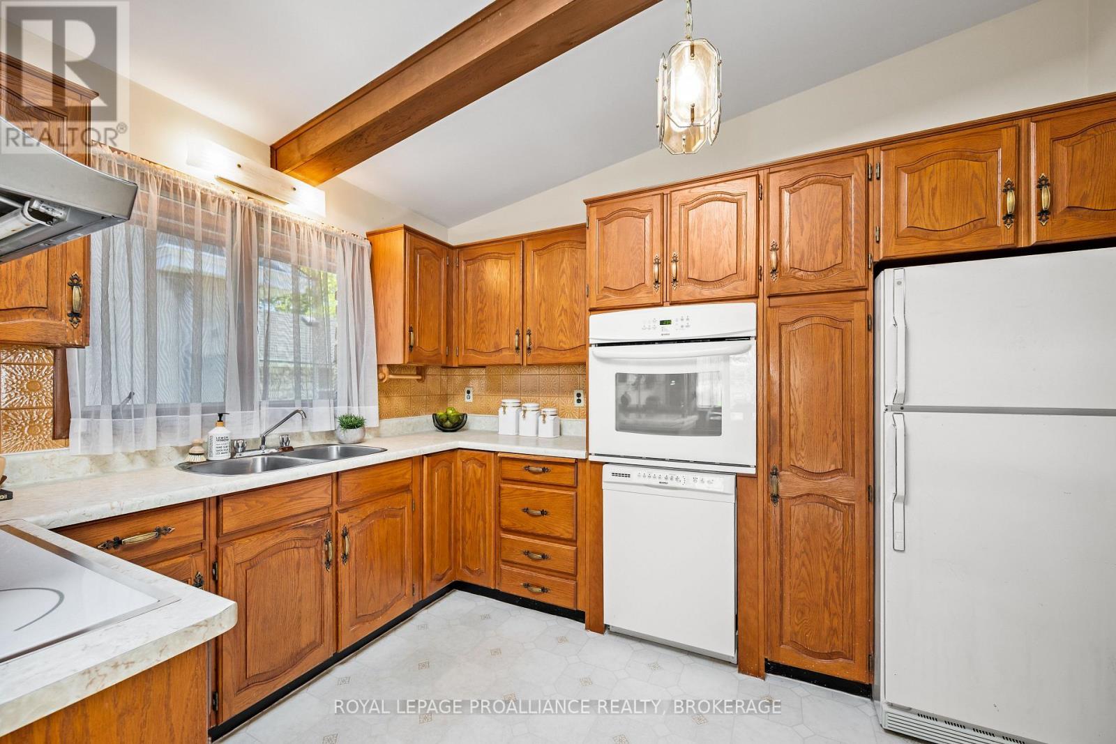 












2 CHURCHILL STREET

,
Kingston (Central City West),




Ontario
K7M2K5

