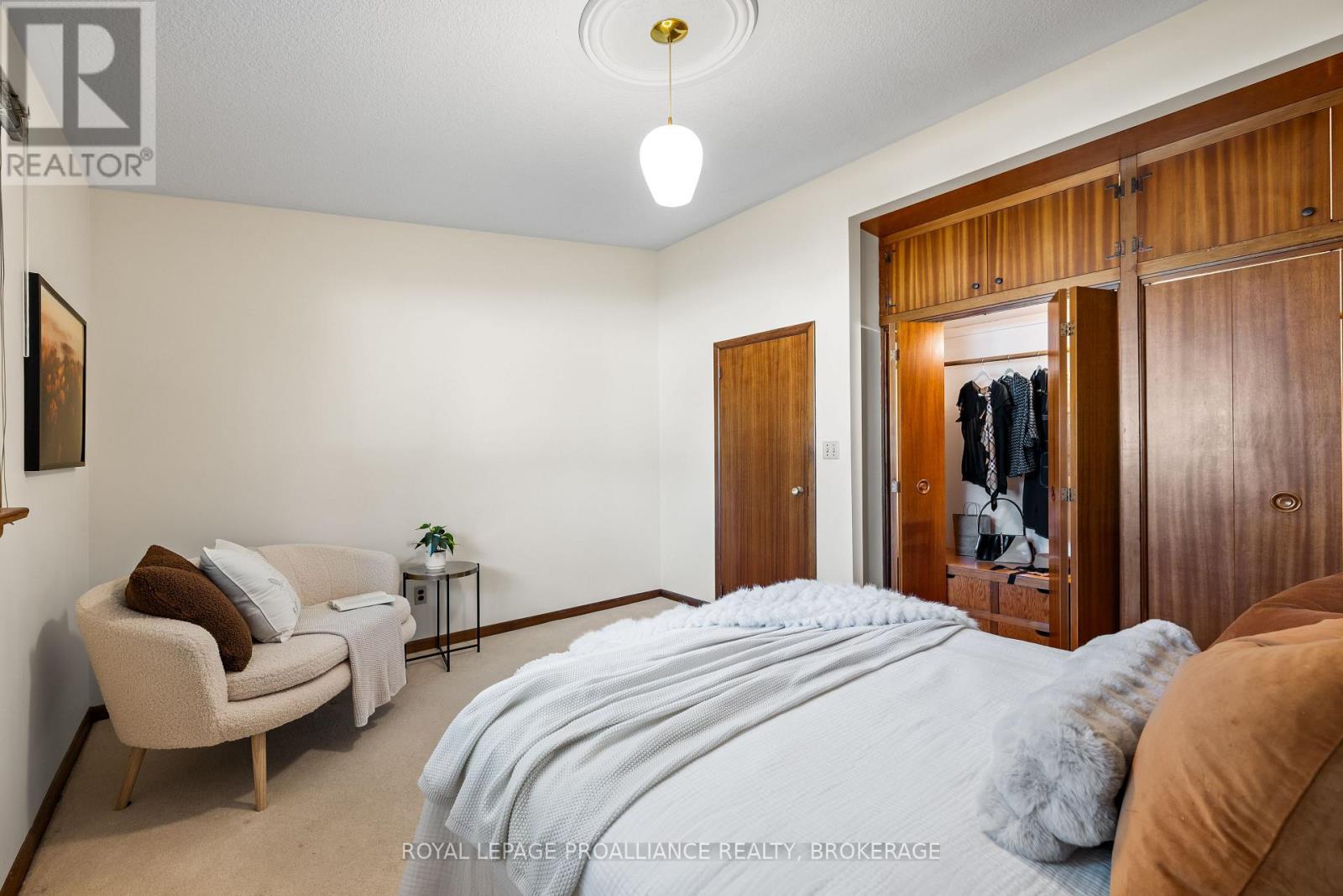 












2 CHURCHILL STREET

,
Kingston (Central City West),




Ontario
K7M2K5

