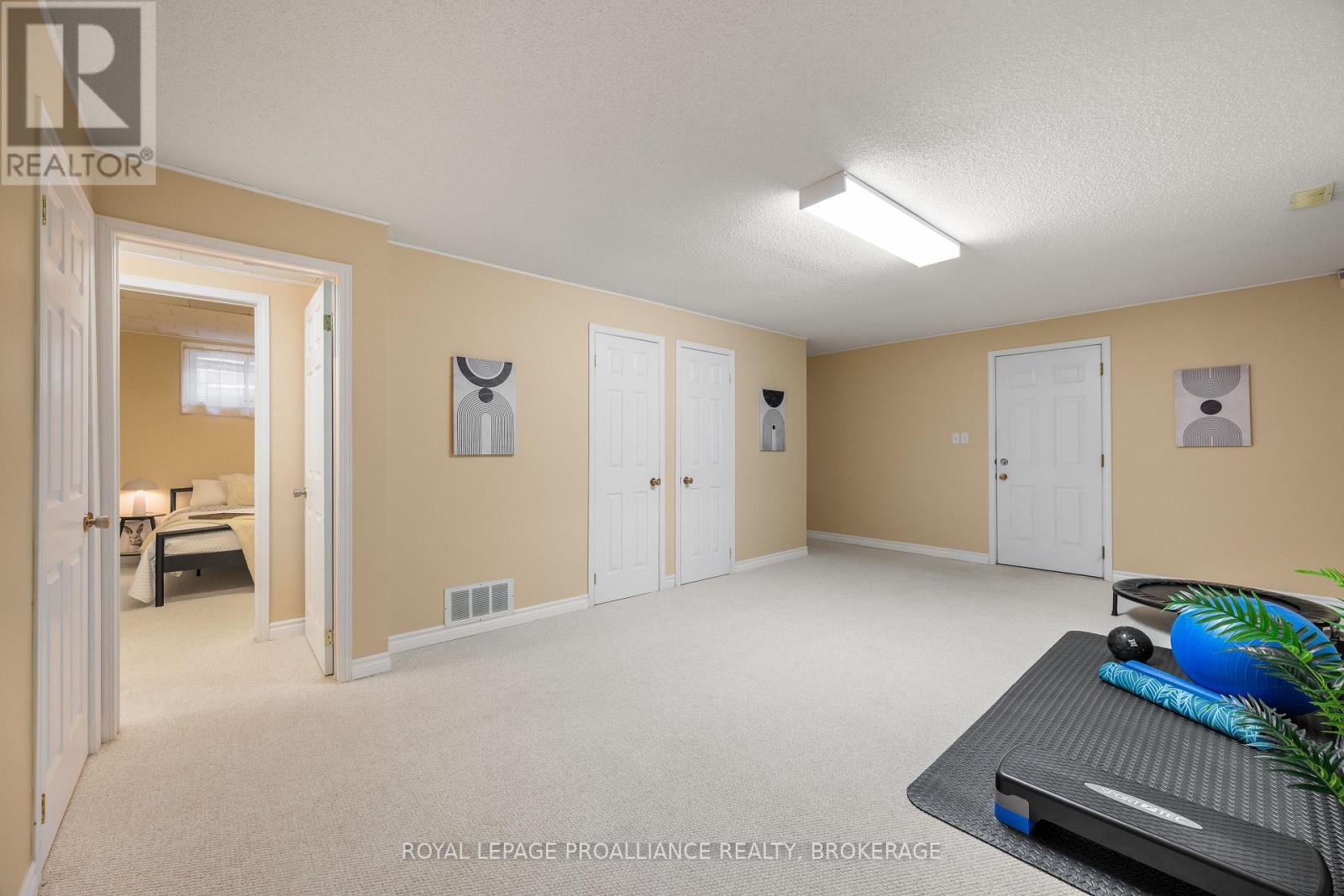 












2 CHURCHILL STREET

,
Kingston (Central City West),




Ontario
K7M2K5

