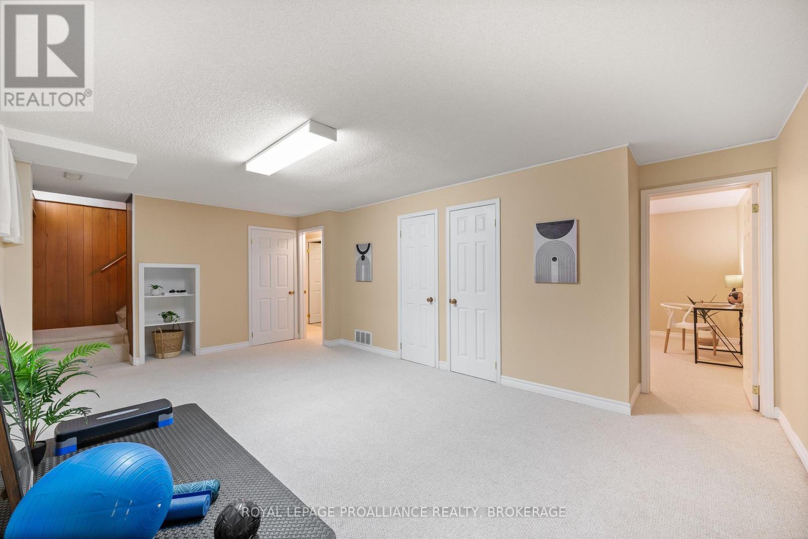 












2 CHURCHILL STREET

,
Kingston (Central City West),




Ontario
K7M2K5

