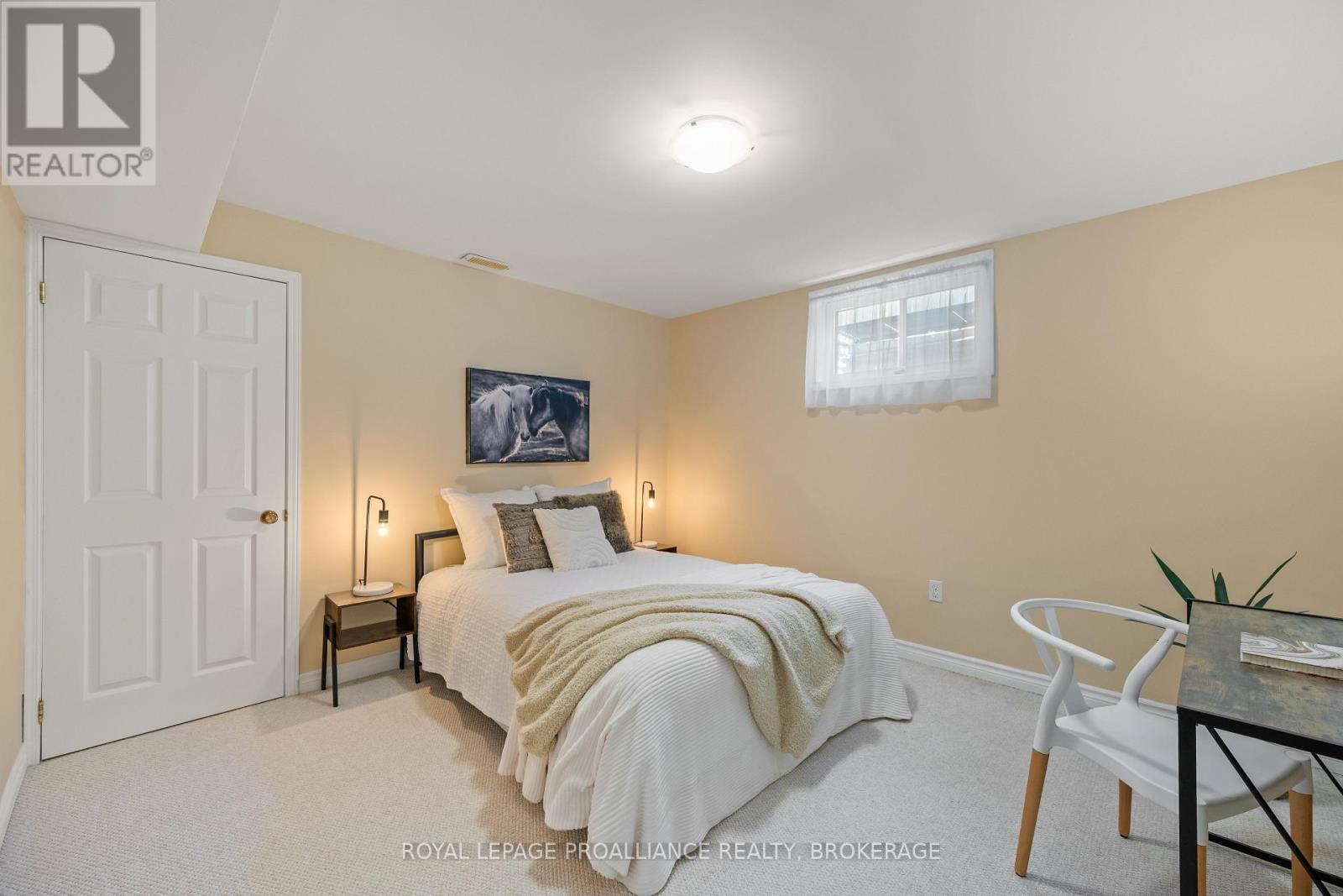 












2 CHURCHILL STREET

,
Kingston (Central City West),




Ontario
K7M2K5

