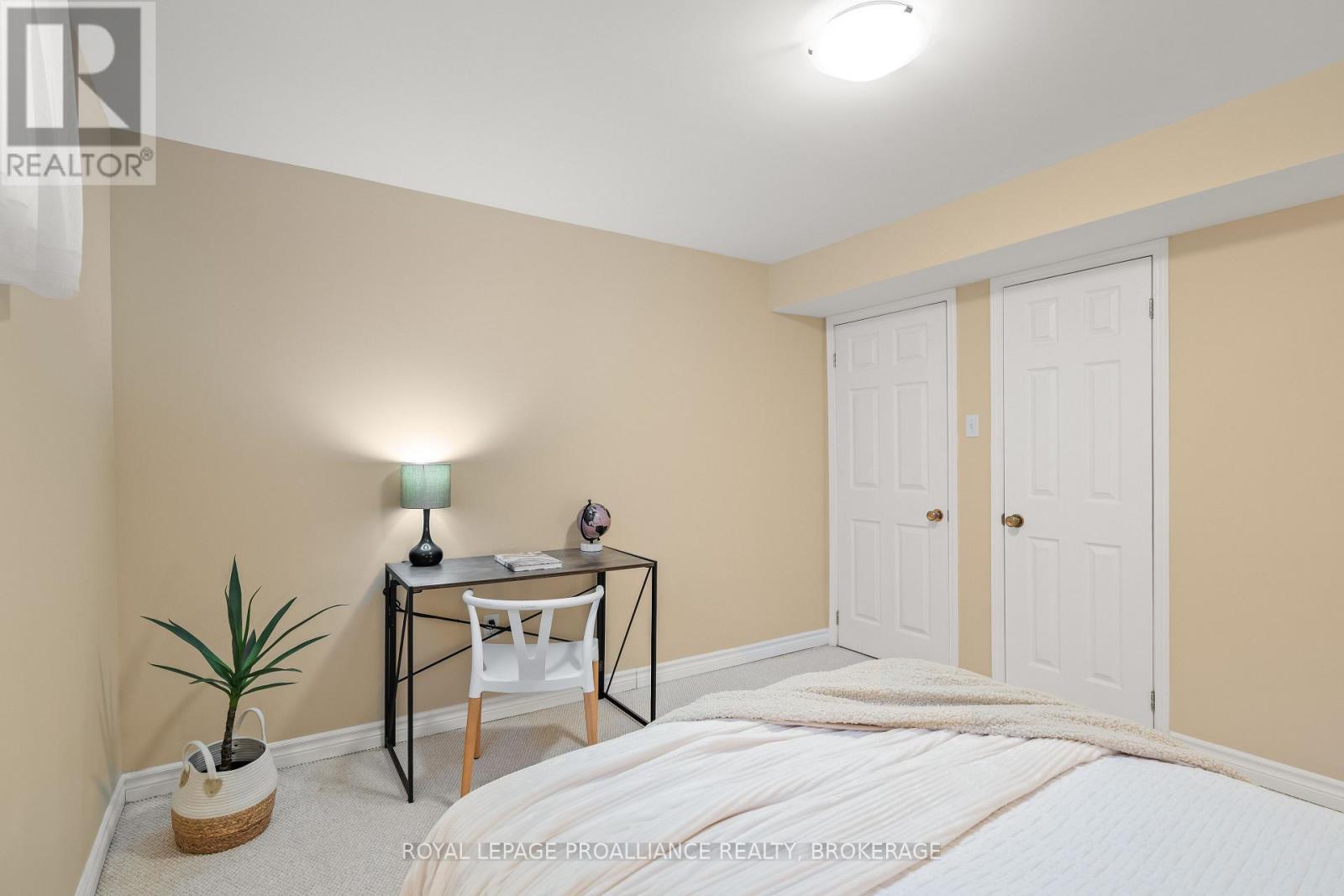 












2 CHURCHILL STREET

,
Kingston (Central City West),




Ontario
K7M2K5

