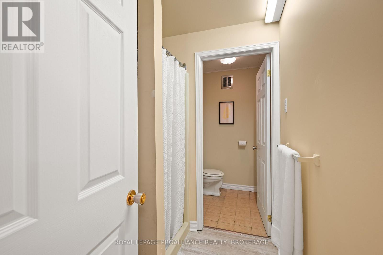 












2 CHURCHILL STREET

,
Kingston (Central City West),




Ontario
K7M2K5

