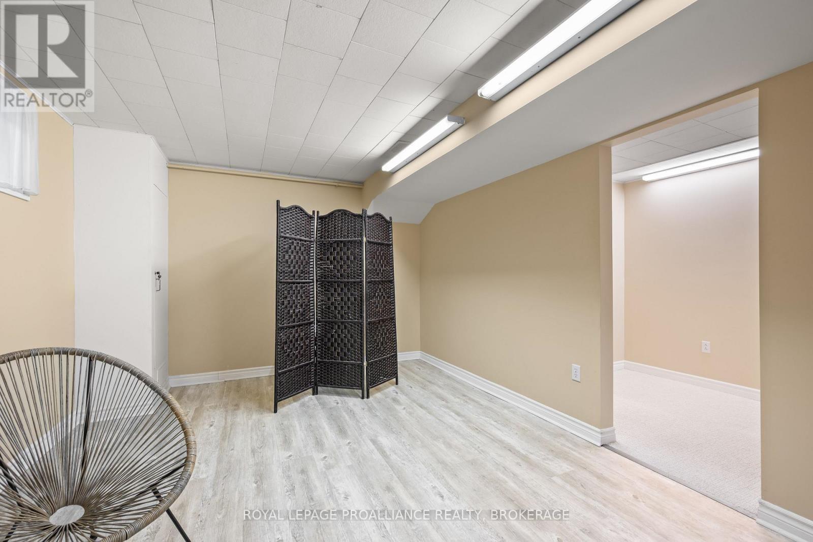 












2 CHURCHILL STREET

,
Kingston (Central City West),




Ontario
K7M2K5

