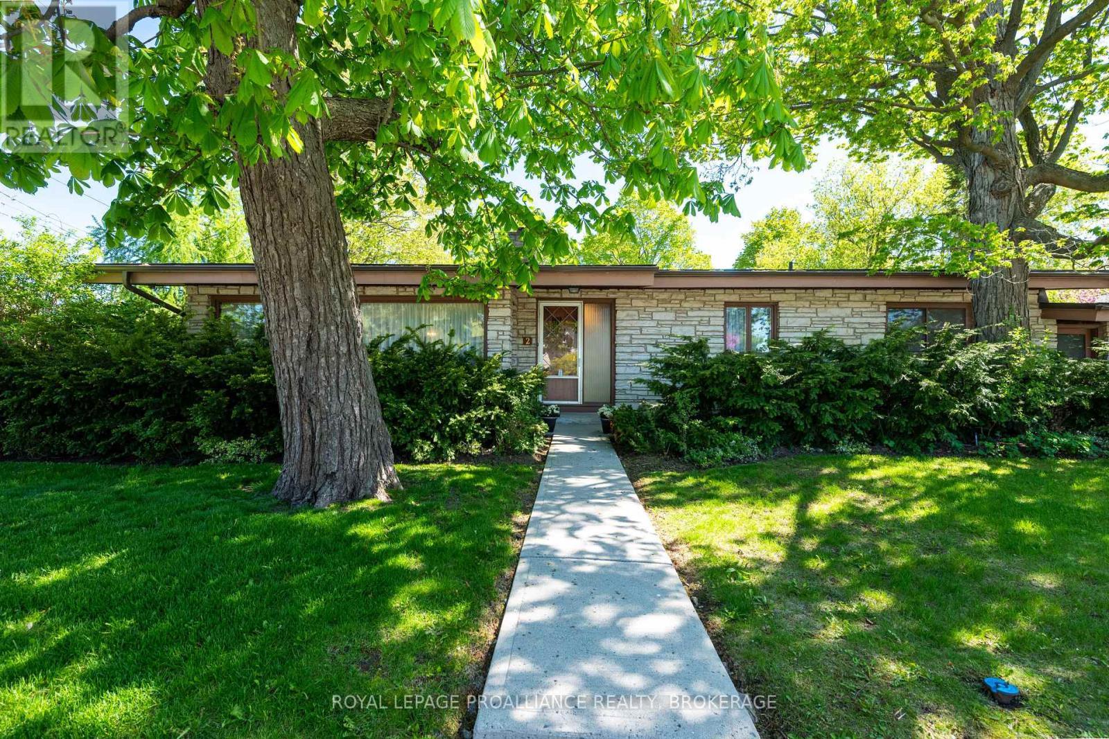 












2 CHURCHILL STREET

,
Kingston (Central City West),




Ontario
K7M2K5

