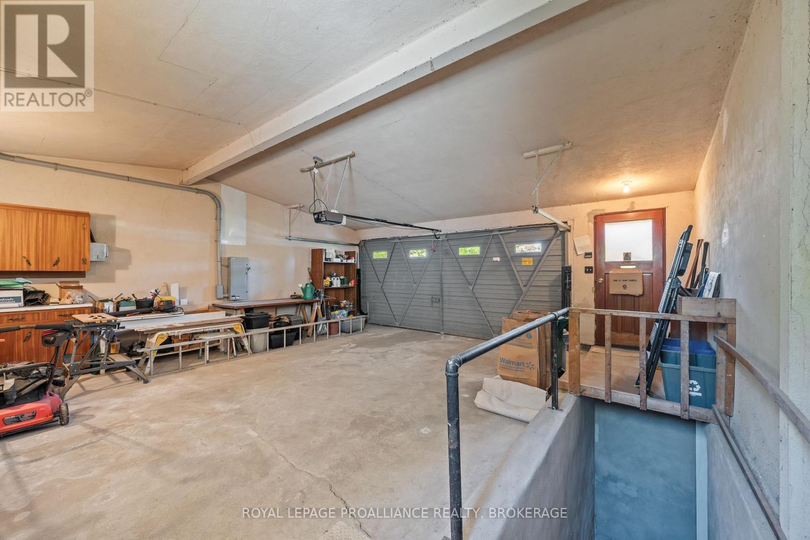 












2 CHURCHILL STREET

,
Kingston (Central City West),




Ontario
K7M2K5

