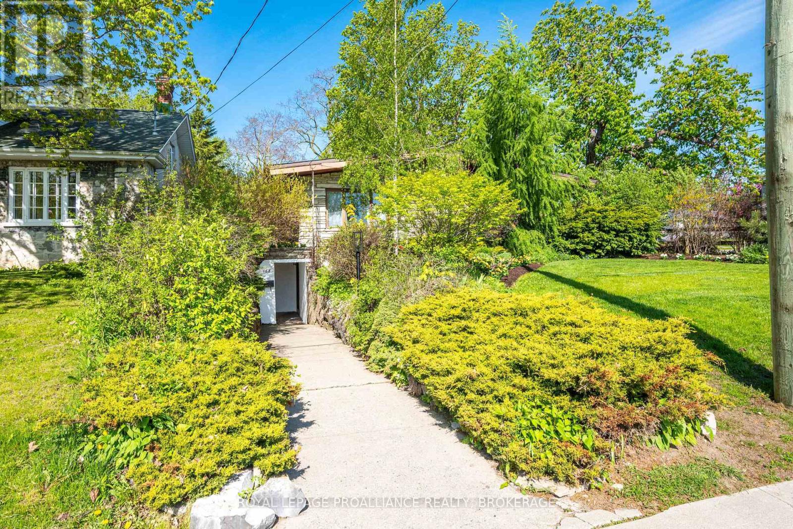 












2 CHURCHILL STREET

,
Kingston (Central City West),




Ontario
K7M2K5

