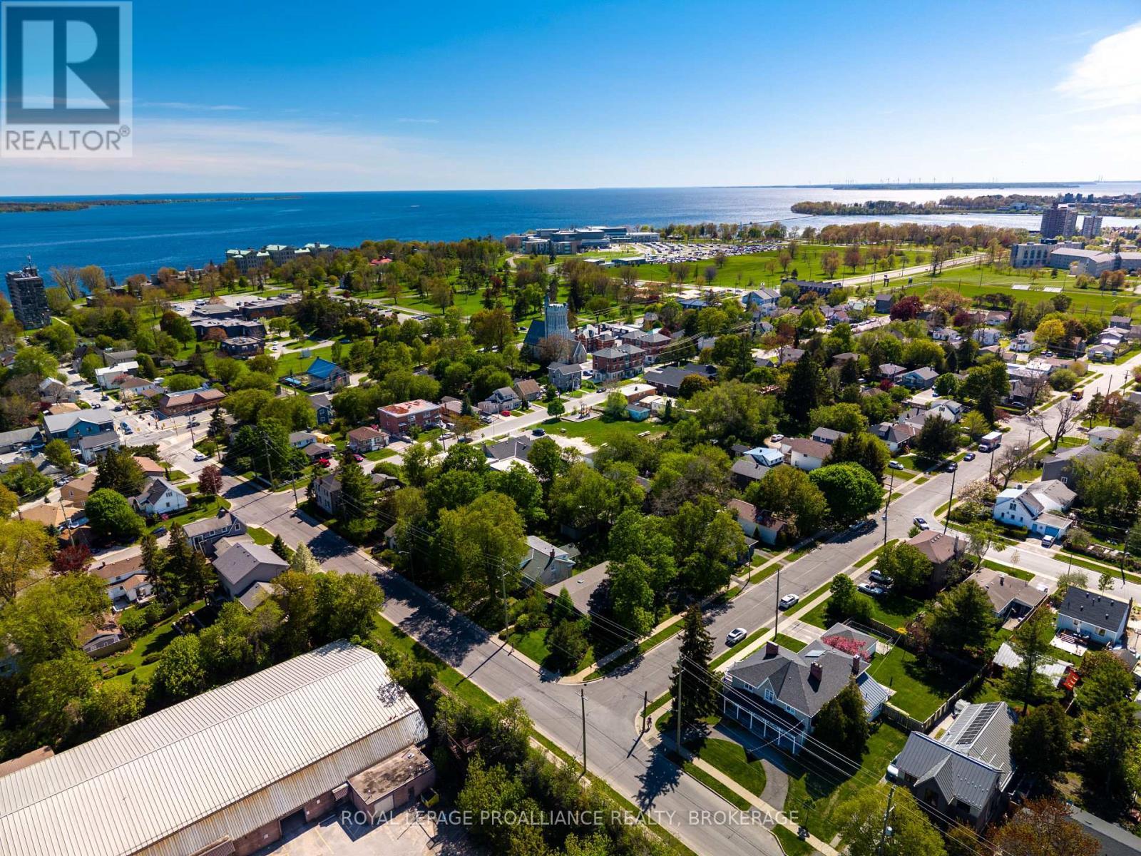 












2 CHURCHILL STREET

,
Kingston (Central City West),




Ontario
K7M2K5

