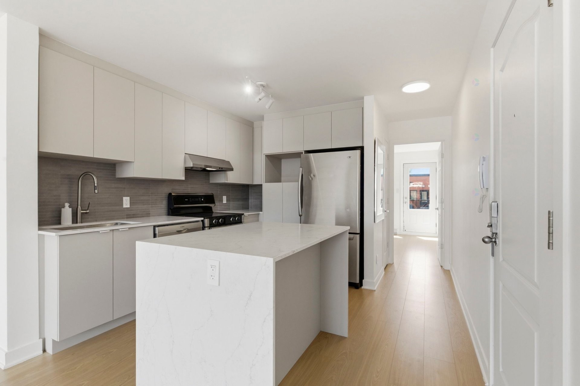 









340


Rue Ste-Madeleine

, 6,
Montréal (Le Sud-Ouest),




QC
H3K0A5

