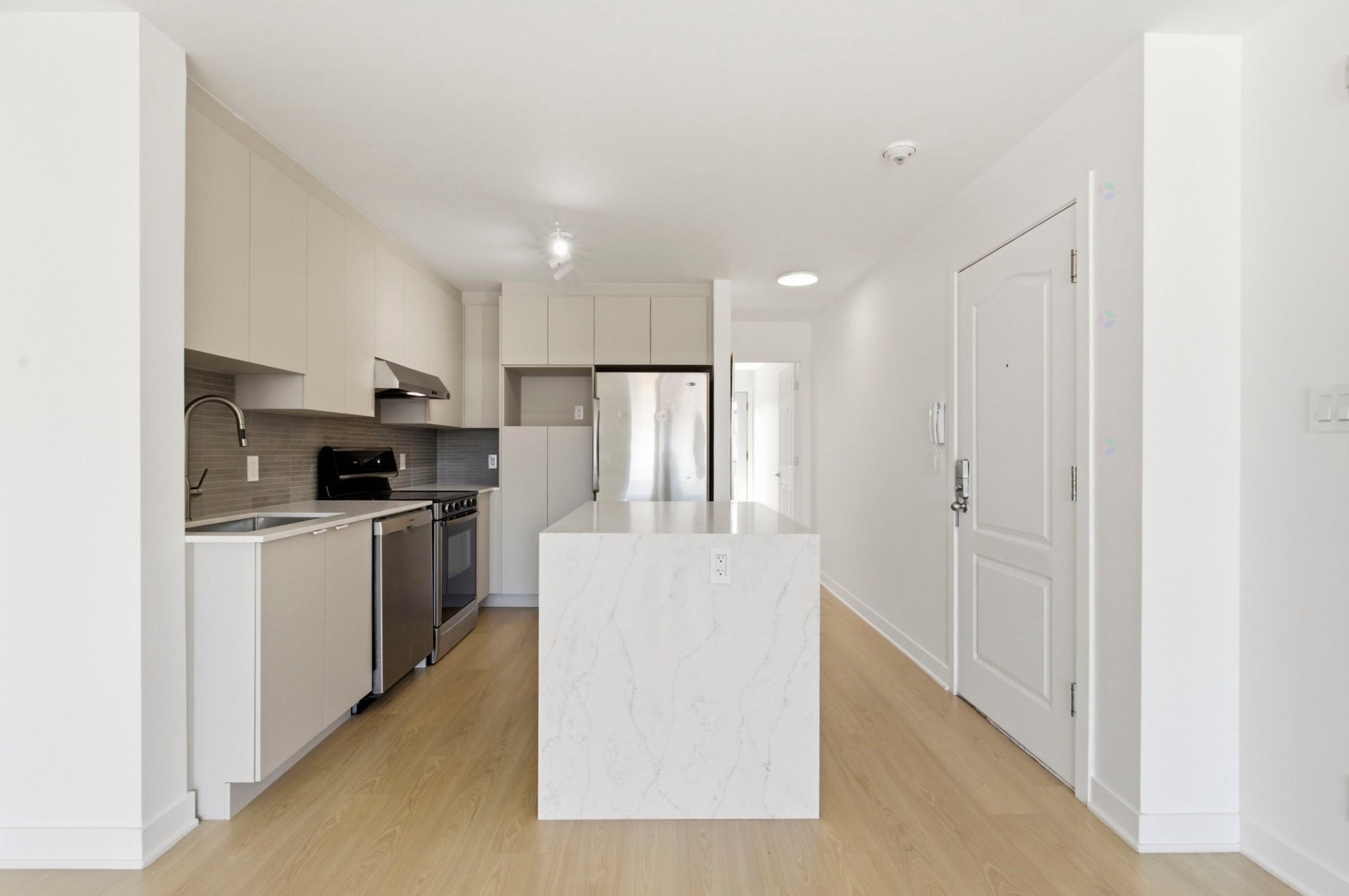 









340


Rue Ste-Madeleine

, 6,
Montréal (Le Sud-Ouest),




QC
H3K0A5

