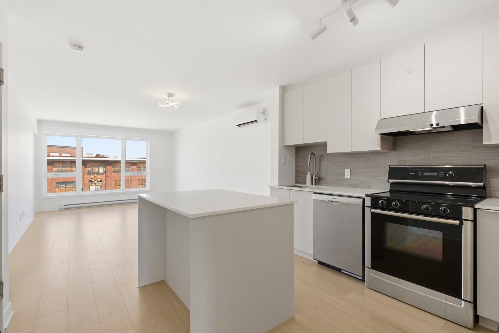 









340


Rue Ste-Madeleine

, 6,
Montréal (Le Sud-Ouest),




QC
H3K0A5

