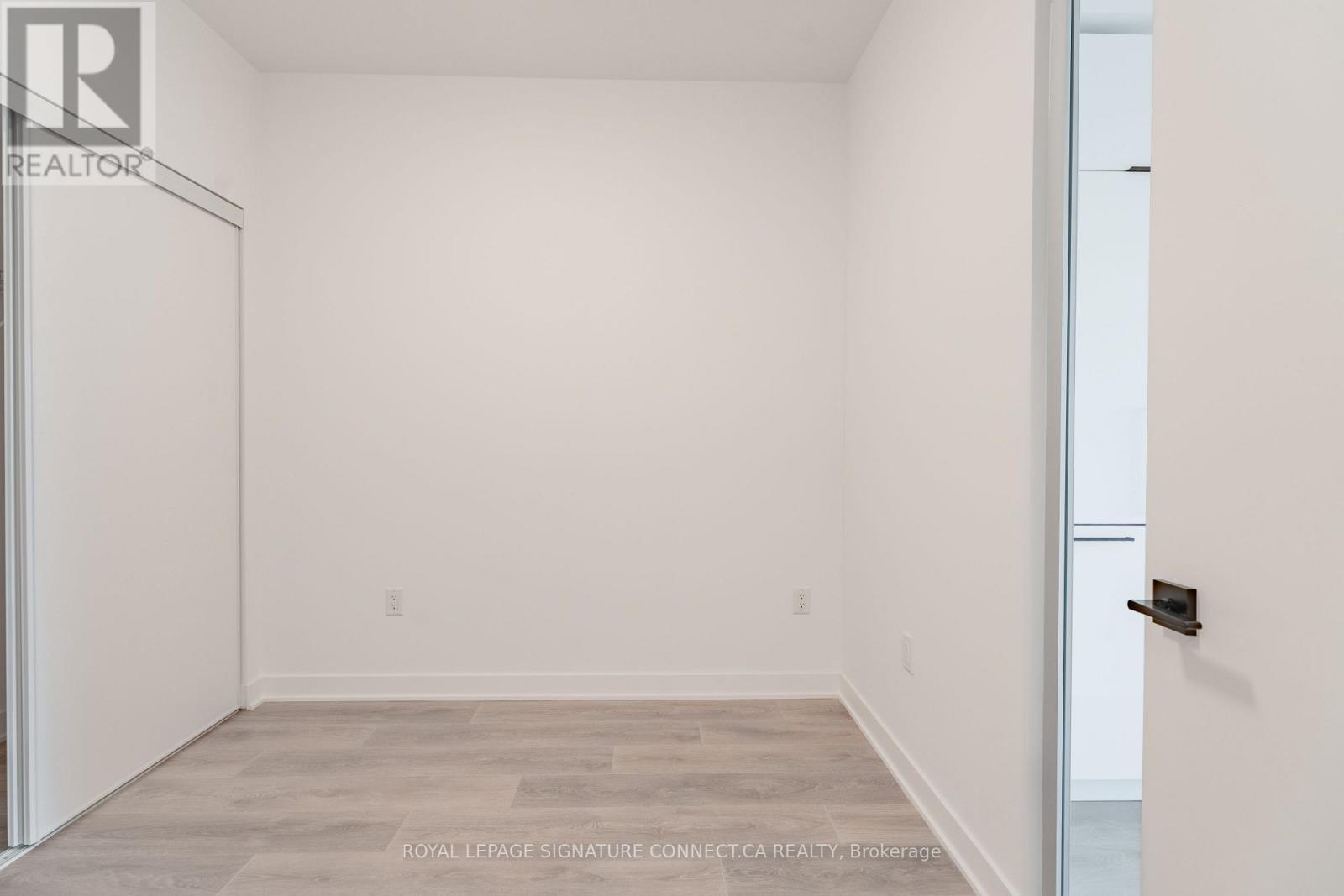 












517 - 1185 DUPONT STREET

,
Toronto,




Ontario
M6H0G5

