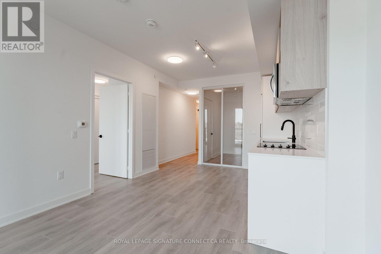 












517 - 1185 DUPONT STREET

,
Toronto,




Ontario
M6H0G5

