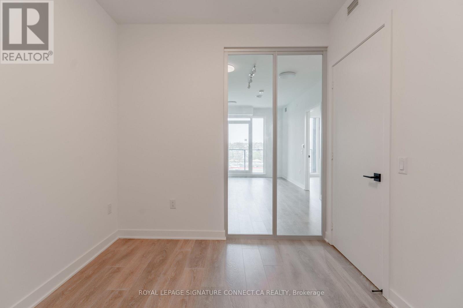 












517 - 1185 DUPONT STREET

,
Toronto,




Ontario
M6H0G5

