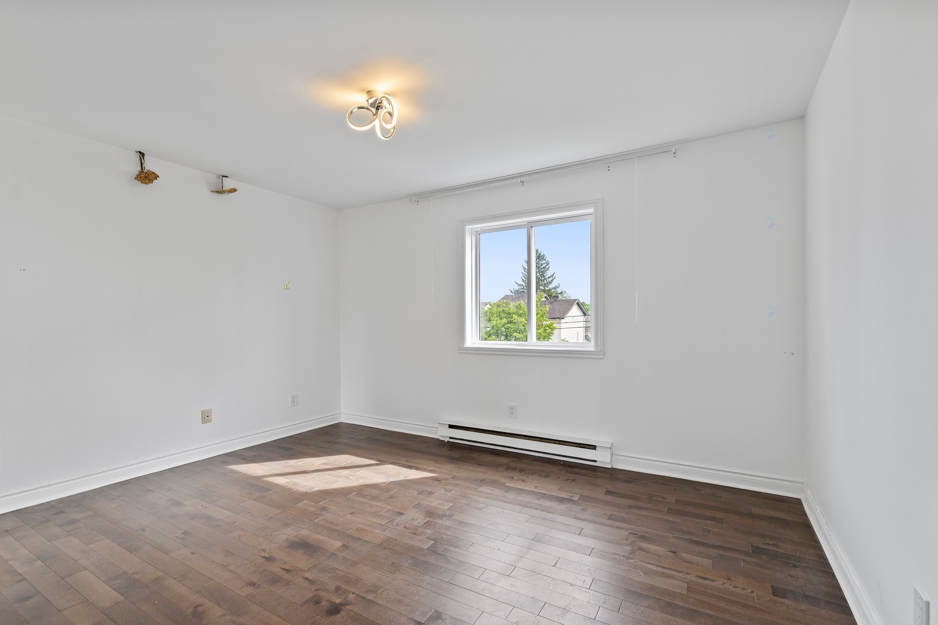 









4461


Rue Cécile

,
Montréal (Pierrefonds-Roxboro),




QC
H9K1N1

