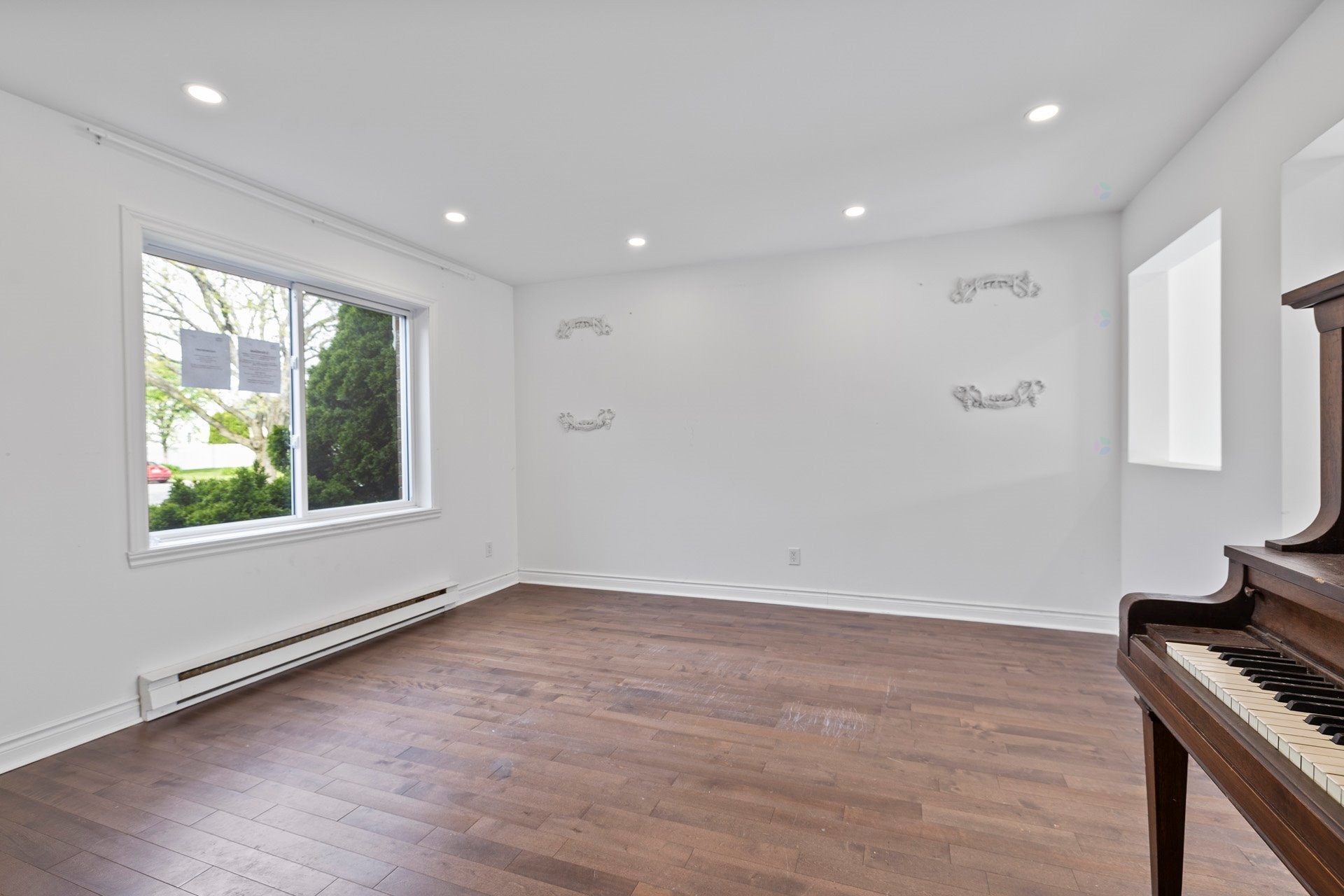 









4461


Rue Cécile

,
Montréal (Pierrefonds-Roxboro),




QC
H9K1N1

