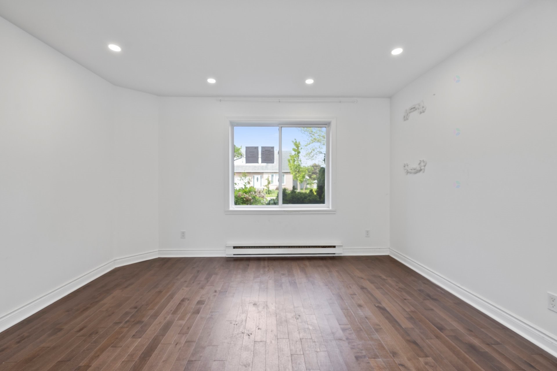 









4461


Rue Cécile

,
Montréal (Pierrefonds-Roxboro),




QC
H9K1N1

