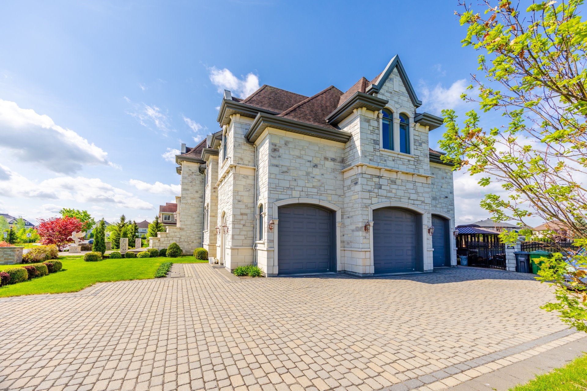 









7720


Av. de Lugano

,
Brossard,




QC
J4Y0G2

