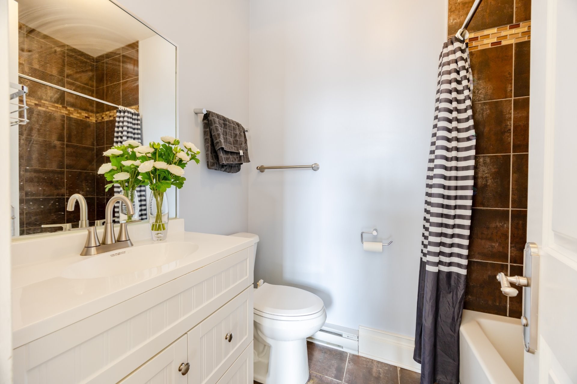 









3920


Rue Leningrad

,
Brossard,




QC
J4Y3J6

