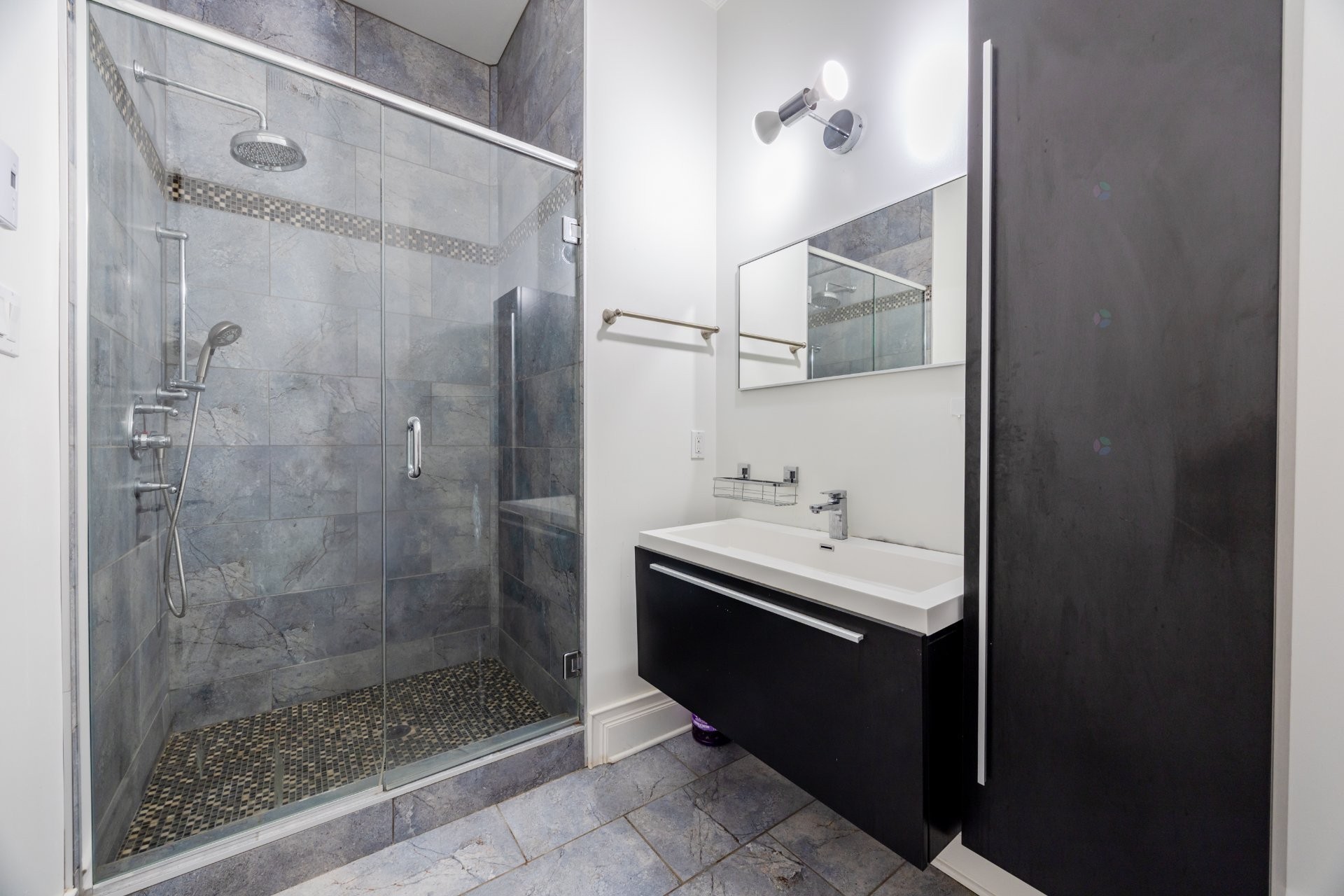 









3920


Rue Leningrad

,
Brossard,




QC
J4Y3J6

