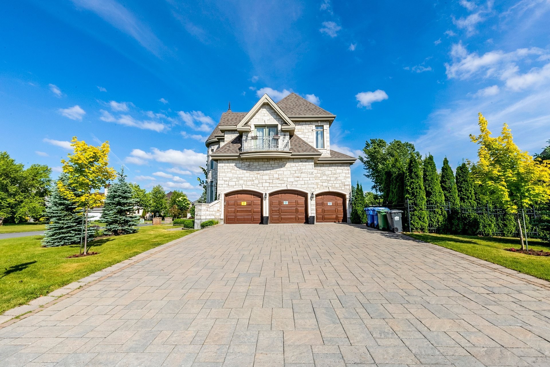 









3920


Rue Leningrad

,
Brossard,




QC
J4Y3J6

