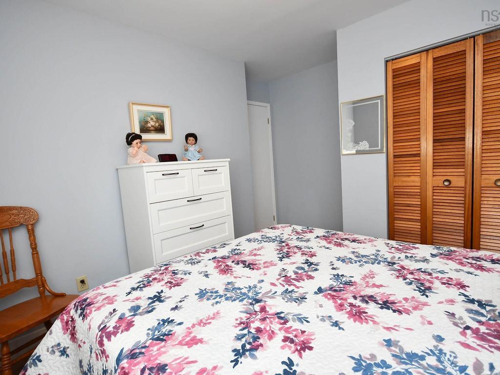 












47 Smokey Drive

,
Lower Sackville,




NS
B4C 3B5

