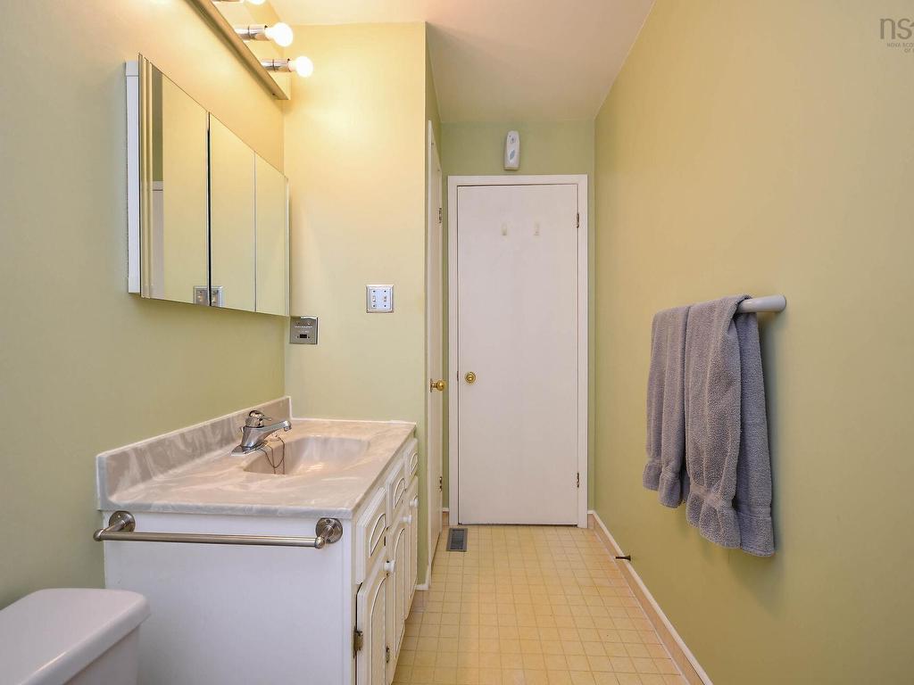 












47 Smokey Drive

,
Lower Sackville,




NS
B4C 3B5

