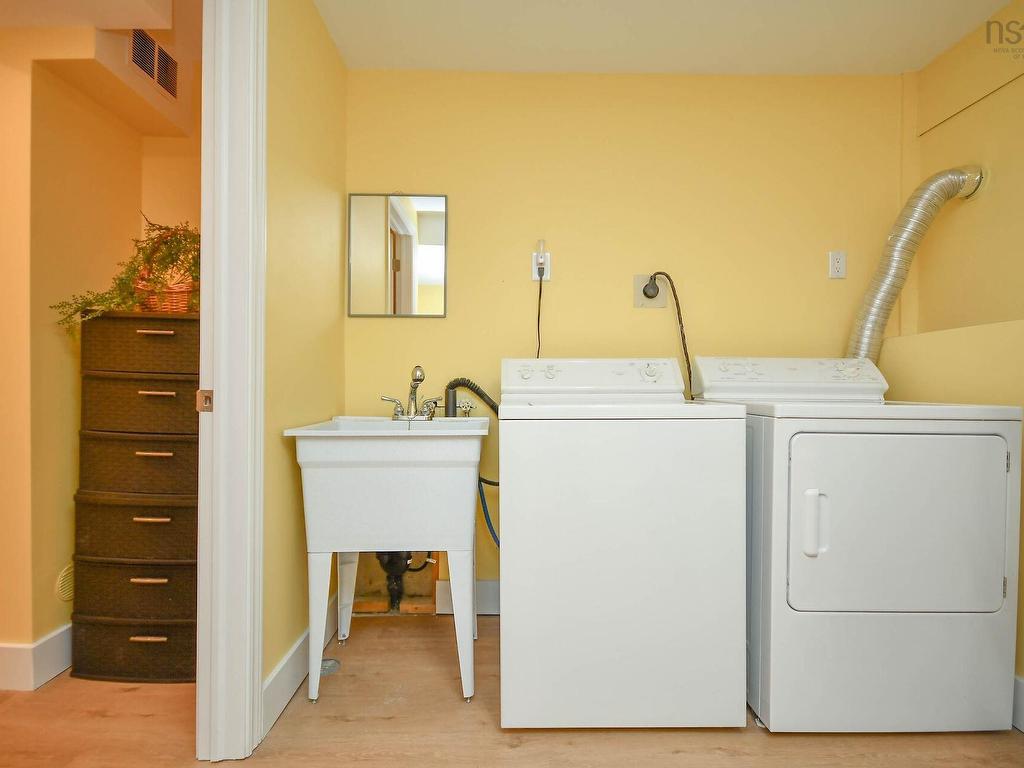 












47 Smokey Drive

,
Lower Sackville,




NS
B4C 3B5

