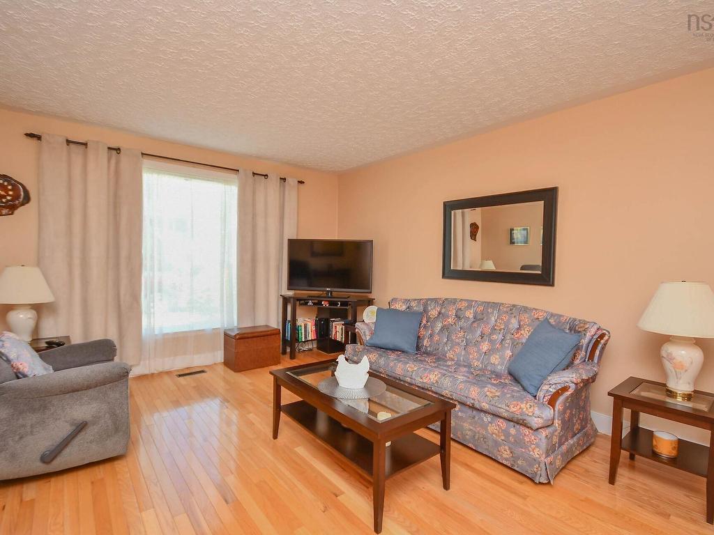 












47 Smokey Drive

,
Lower Sackville,




NS
B4C 3B5

