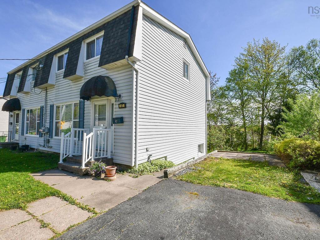 












47 Smokey Drive

,
Lower Sackville,




NS
B4C 3B5

