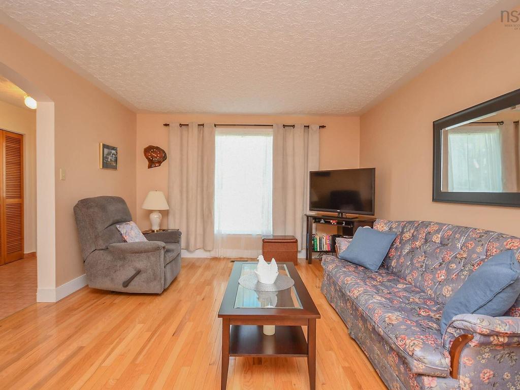 












47 Smokey Drive

,
Lower Sackville,




NS
B4C 3B5


