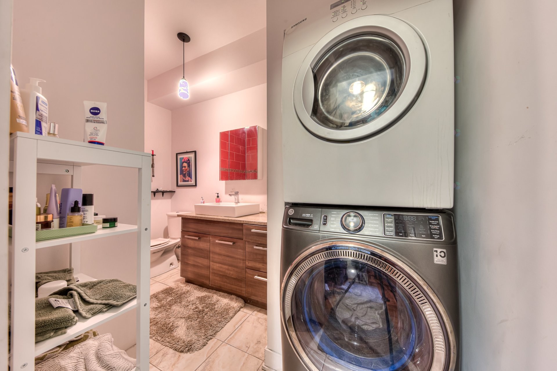 









1208


Rue du Fort

, 402,
Montréal (Ville-Marie),




QC
H3H2B3

