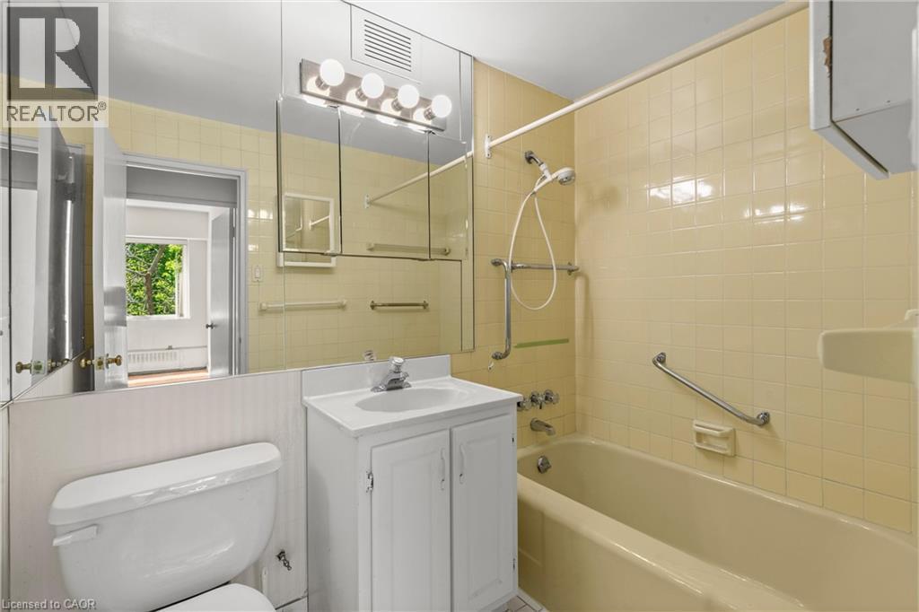 












21 DALE Avenue Unit# 904

,
Toronto,




Ontario
M4W1K3


