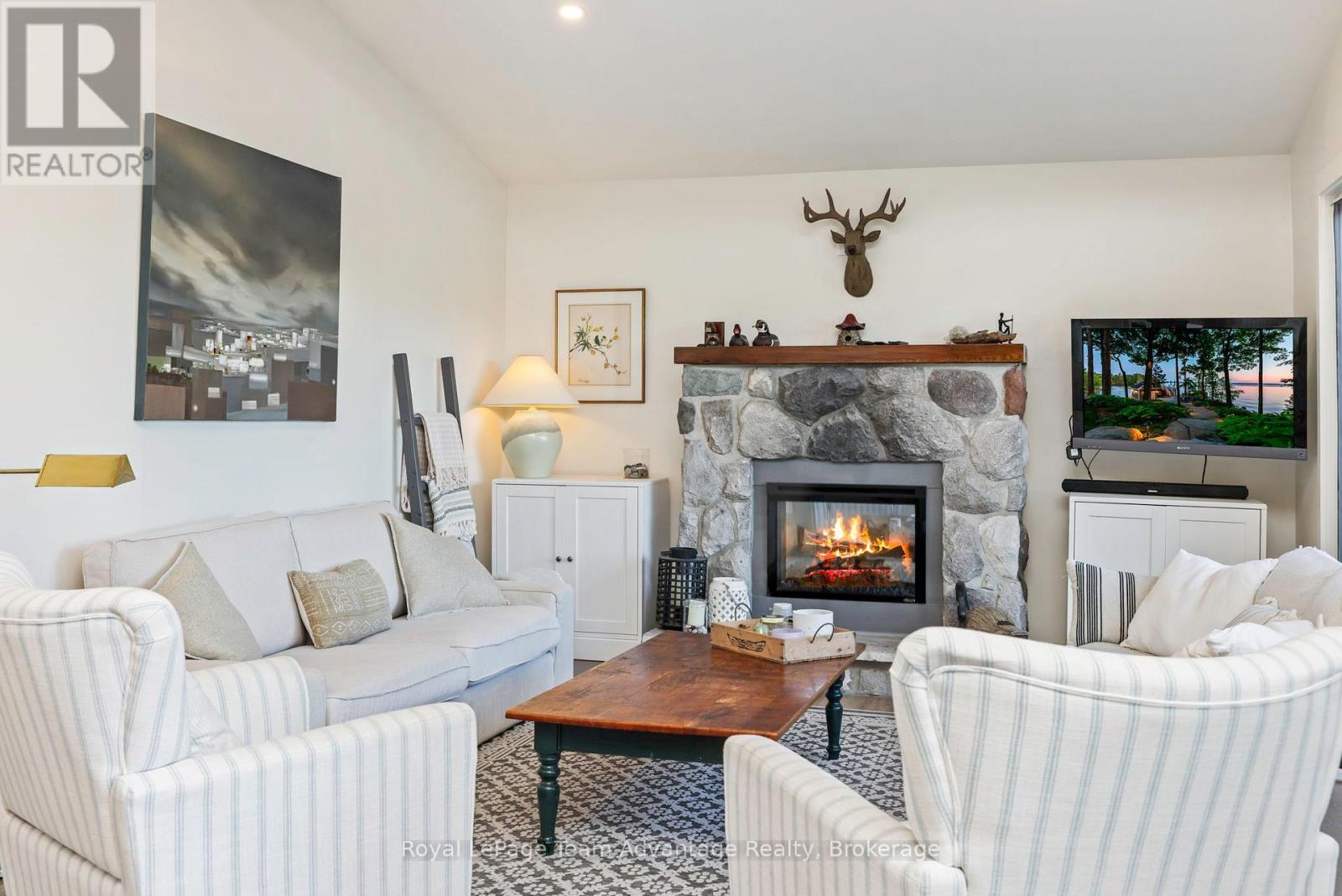












8 FIREFLY WAY

,
Seguin,




Ontario
P2A0B2

