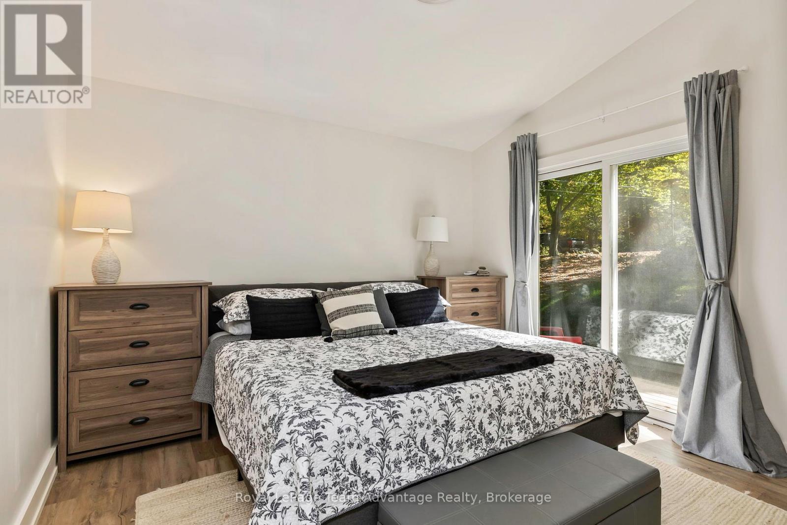 












8 FIREFLY WAY

,
Seguin,




Ontario
P2A0B2

