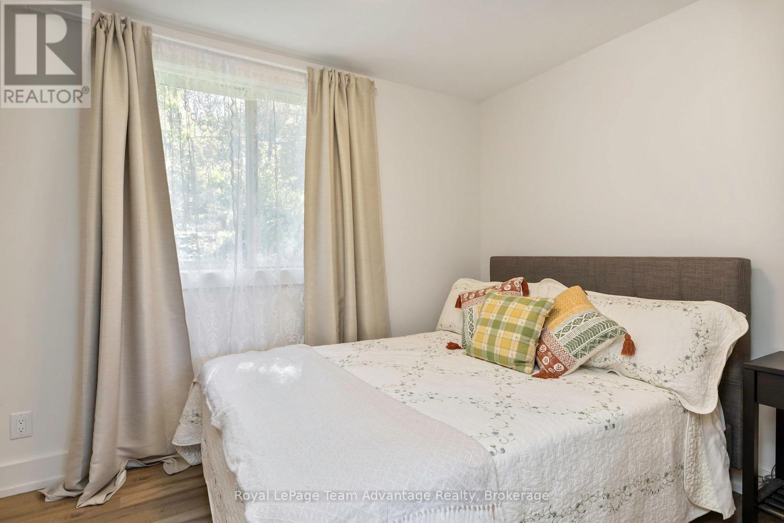 












8 FIREFLY WAY

,
Seguin,




Ontario
P2A0B2


