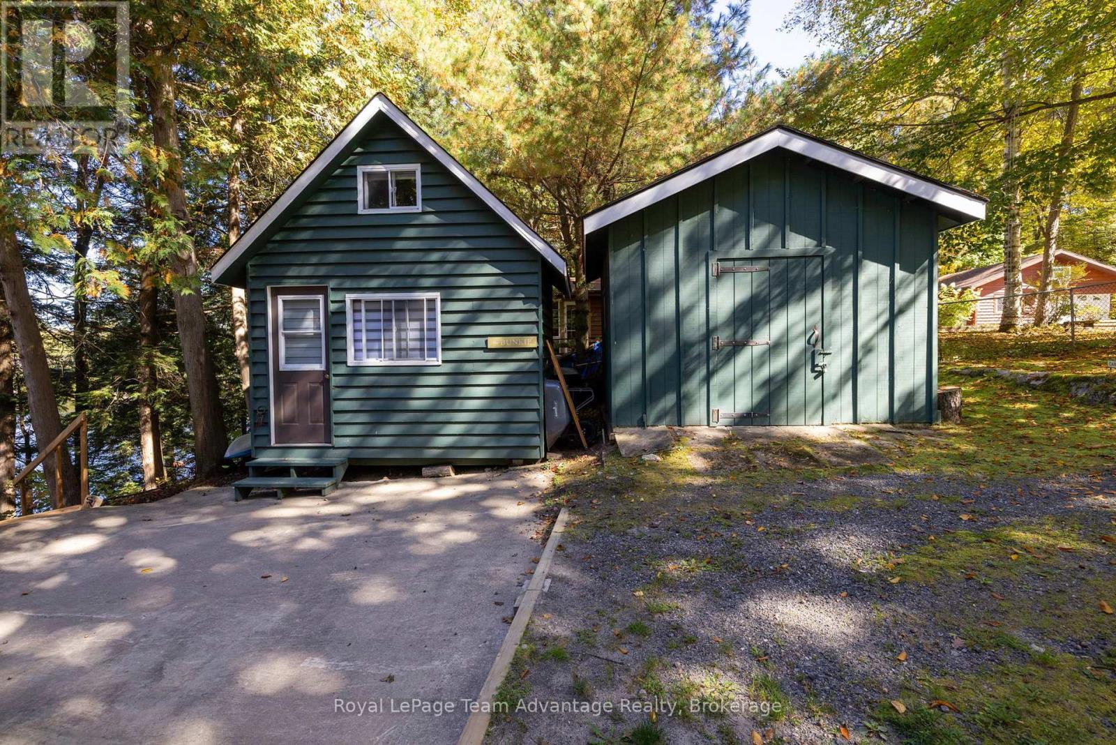 












8 FIREFLY WAY

,
Seguin,




Ontario
P2A0B2

