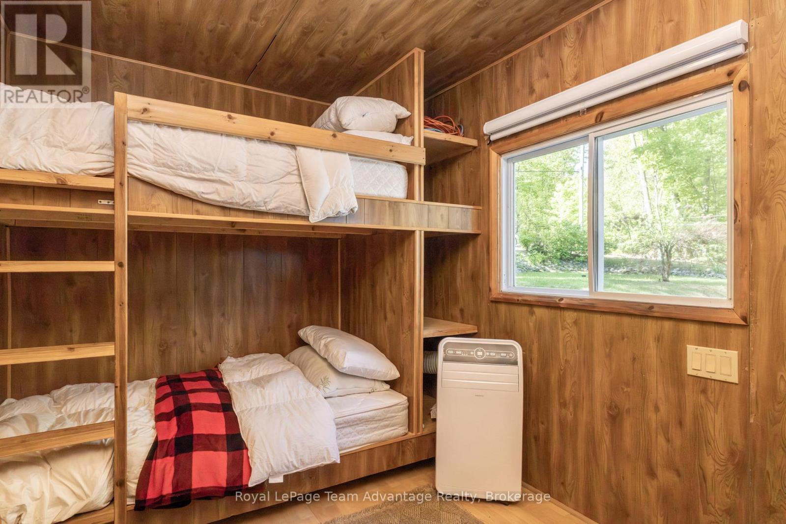 












8 FIREFLY WAY

,
Seguin,




Ontario
P2A0B2

