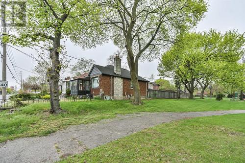 Next to Four Oaks Gate Park- ideal for kids/pets