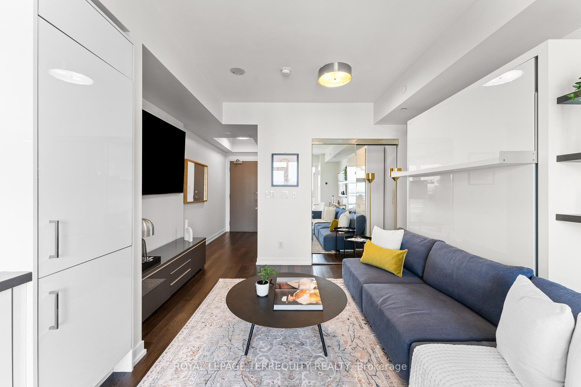 









21


Widmer

Street, 4203,
Toronto,




ON
M5V 0B8


