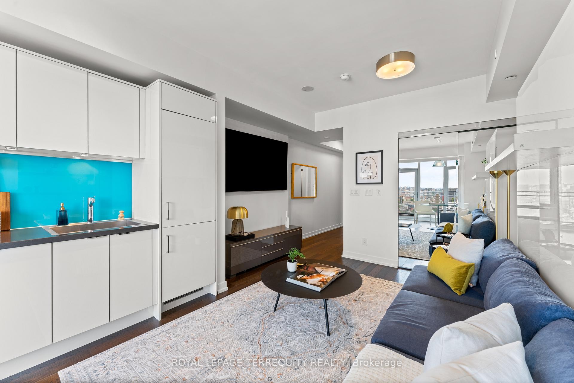 









21


Widmer

Street, 4203,
Toronto,




ON
M5V 0B8

