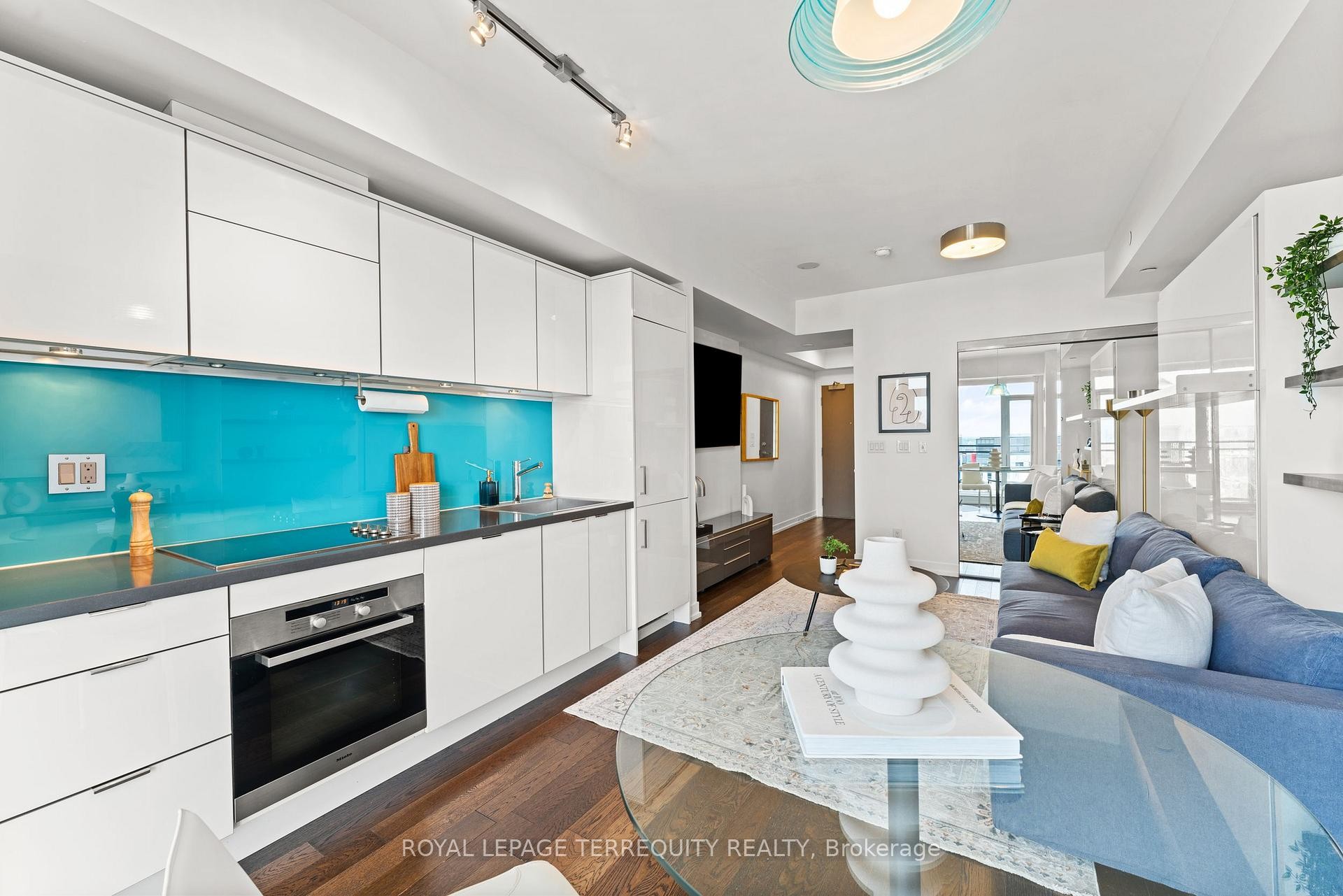 









21


Widmer

Street, 4203,
Toronto,




ON
M5V 0B8

