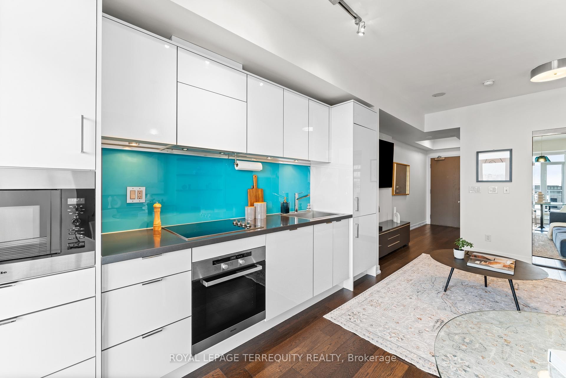 









21


Widmer

Street, 4203,
Toronto,




ON
M5V 0B8


