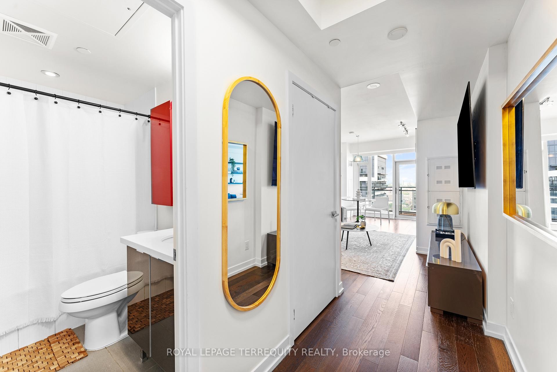 









21


Widmer

Street, 4203,
Toronto,




ON
M5V 0B8

