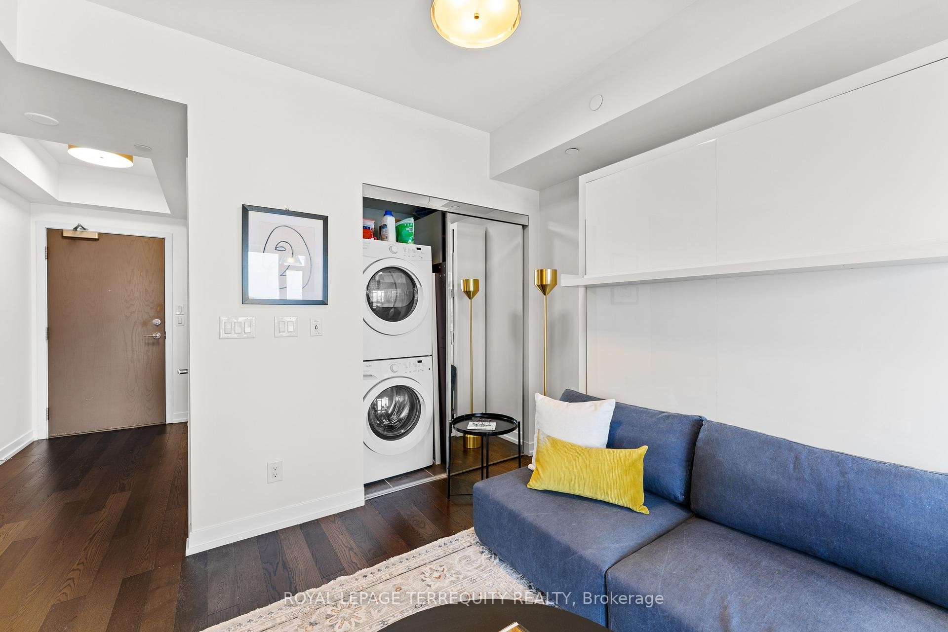 









21


Widmer

Street, 4203,
Toronto,




ON
M5V 0B8

