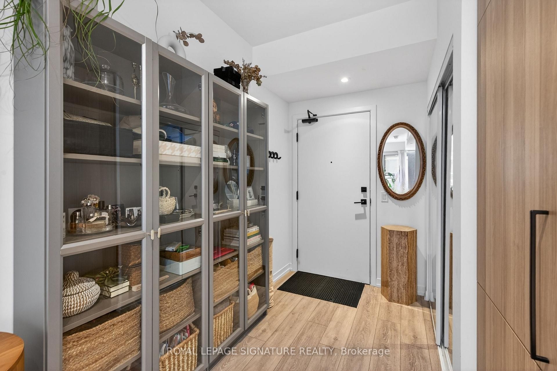 









55


Mercer

Street, 3310,
Toronto,




ON
M5V 0W4

