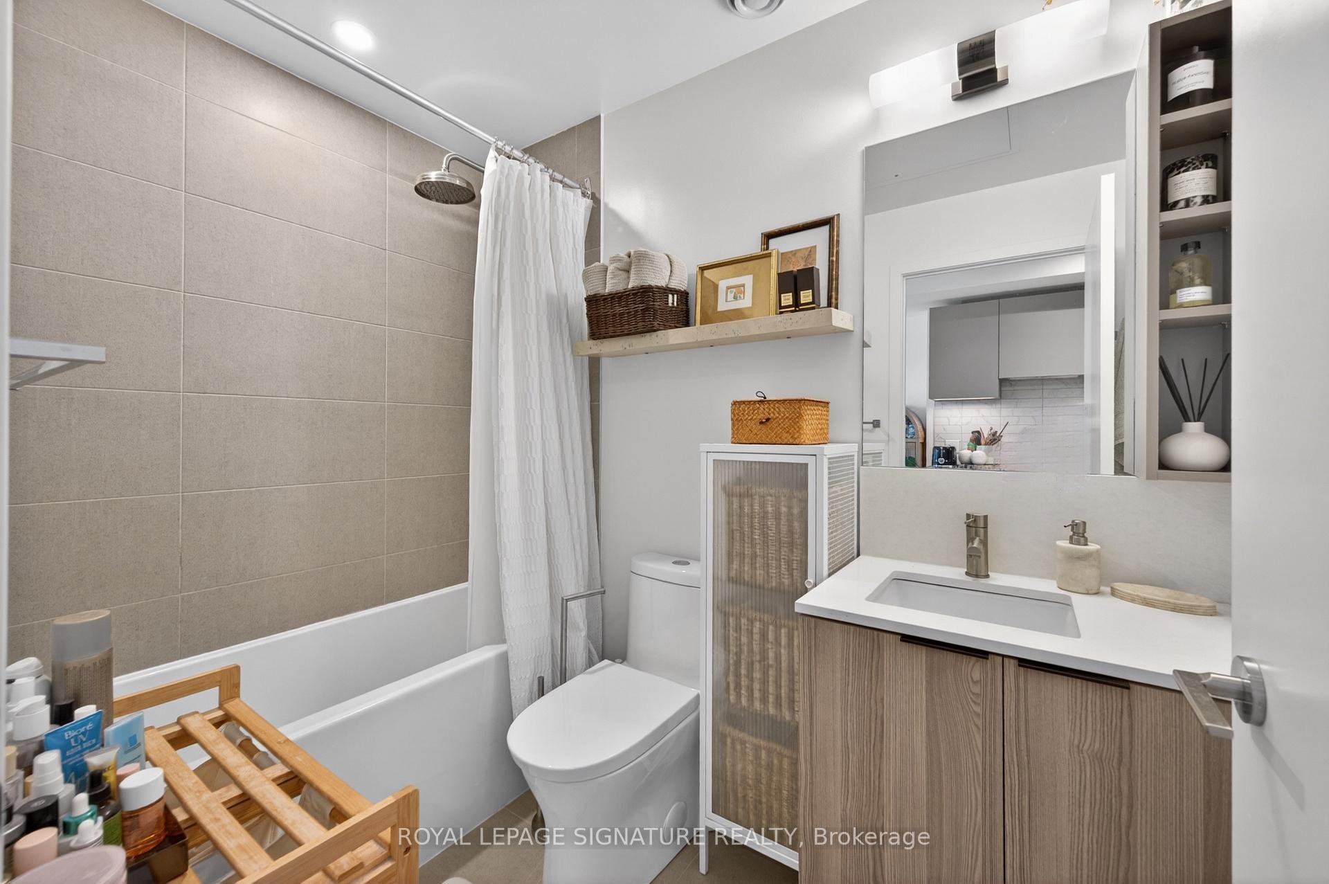 









55


Mercer

Street, 3310,
Toronto,




ON
M5V 0W4


