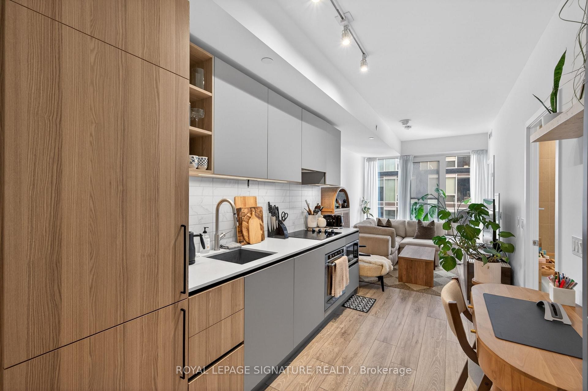 









55


Mercer

Street, 3310,
Toronto,




ON
M5V 0W4

